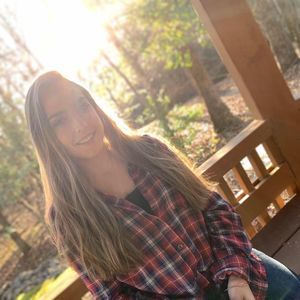 Meet your Posher, Caitlin